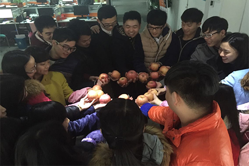 勝通貨架網(wǎng)絡銷售部喜迎平安夜