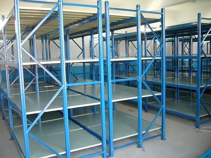 三立柱貨架的特點和應用-勝通貨架