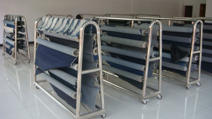 強(qiáng)強(qiáng)聯(lián)合，我們的友誼從掛布架開始