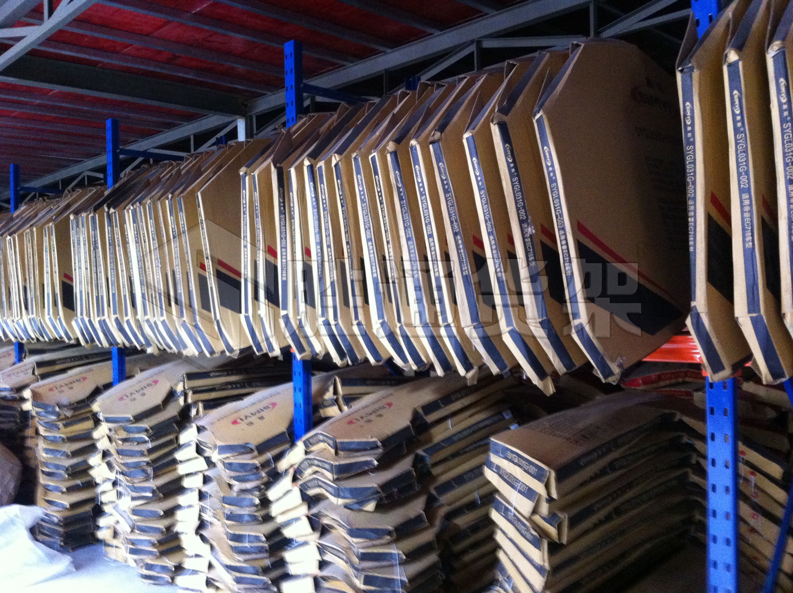 越來越多客戶的信賴，勝通汽車4S店貨架