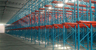 勝通貨架：貫通式貨架有哪些優(yōu)勢(shì)及缺點(diǎn)？