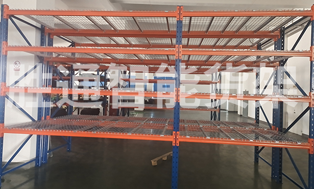 祝賀大器高分子材料200多組重型網(wǎng)層板貨架項目順利完工