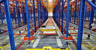 用上勝通穿梭式貨架后，浙江鑫鼎塑業(yè)倉庫存儲量提高了3-4倍！