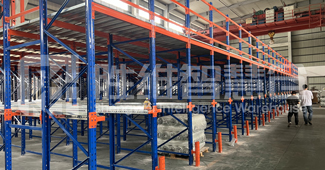 玻璃制品企業(yè)：定制型的閣樓貨架，讓我們的商品存儲更省心！