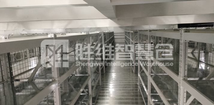 閣樓貨架助力企業(yè)實現(xiàn)倉庫空間三維化存儲，提高存取效率