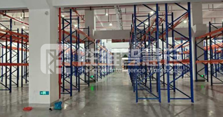 能滿足 5560 個貨位的重型貨架，在嘉興箱包廠大放異彩