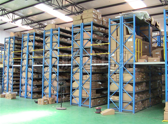 倉(cāng)儲(chǔ)解決方案，倉(cāng)儲(chǔ)貨架.jpg