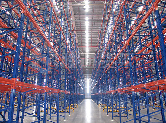 重型橫梁式貨架結(jié)構(gòu)特征有哪些.jpg 重型橫梁式貨架結(jié)構(gòu)特征有哪些.jpg