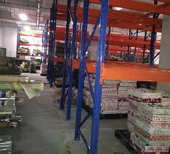 重型橫梁式貨架.jpg