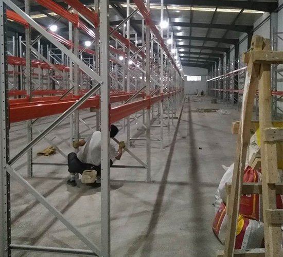 重型橫梁式貨架.jpg 重型橫梁式貨架.jpg