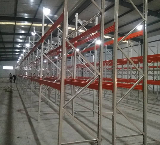 重型橫梁式貨架.jpg 重型橫梁式貨架.jpg
