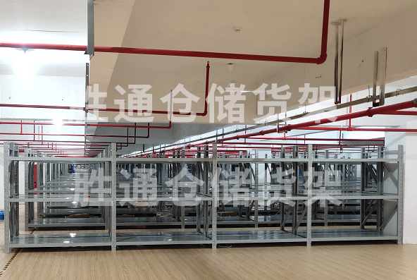 詩瑞豐服飾中型貨架.jpg 詩瑞豐服飾中型貨架.jpg