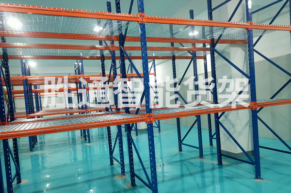 重型網(wǎng)層板貨架.jpg 重型網(wǎng)層板貨架.jpg