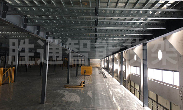 洋新材料鋼平臺安裝.jpg 洋新材料鋼平臺安裝.jpg