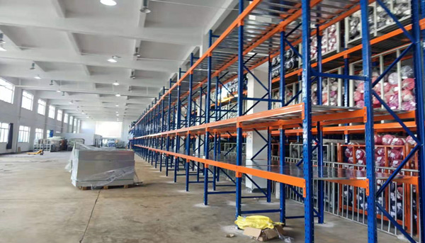 面料貨架現(xiàn)場 面料貨架現(xiàn)場