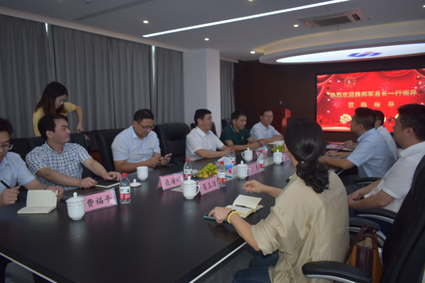 勝通智能迎來馬鞍山當(dāng)涂縣魏邦軍縣長等領(lǐng)導(dǎo)現(xiàn)場參觀指導(dǎo)！