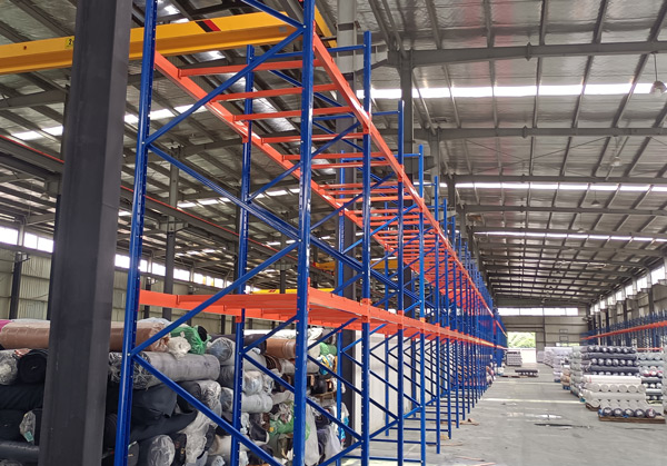 倉(cāng)庫(kù)里換上勝通重型貨架，浙江閩鋒化學(xué)有限公司可算是放心了！