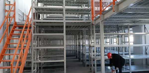 勝通閣樓貨架幫助蘭溪新奧華紡織提升倉(cāng)儲(chǔ)性能，效果真的棒！