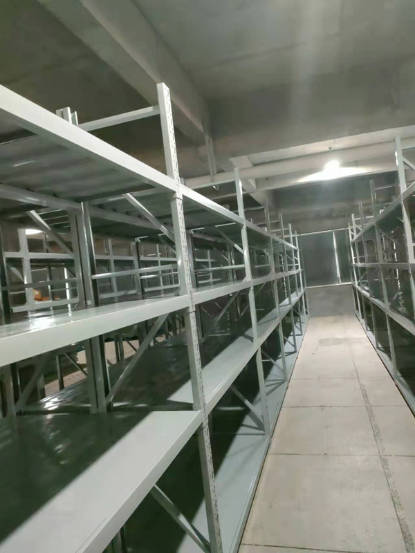 找品質(zhì)過關(guān)的中型貨架，浙江羅納服飾就推薦勝通！