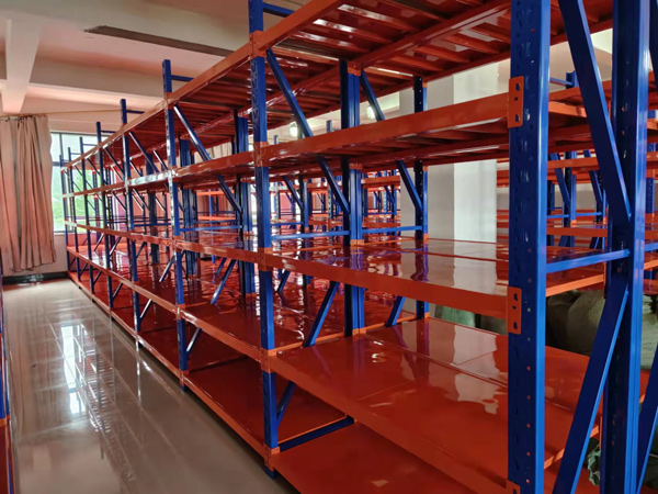 好中型貨架，勝通造：恭喜杭州實(shí)興服飾中型貨架項(xiàng)目圓滿成功！