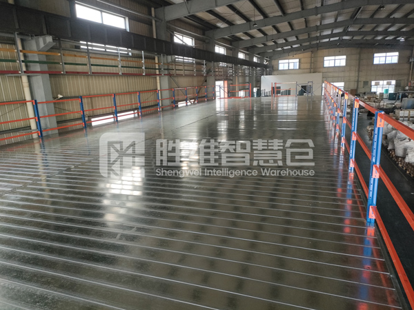 閣樓貨架2600.jpg 閣樓貨架2600.jpg