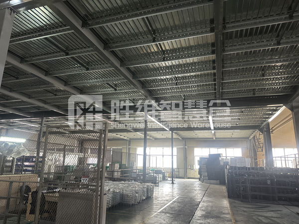 金屬制品鋼平臺(tái)2600.jpg 金屬制品鋼平臺(tái)2600.jpg