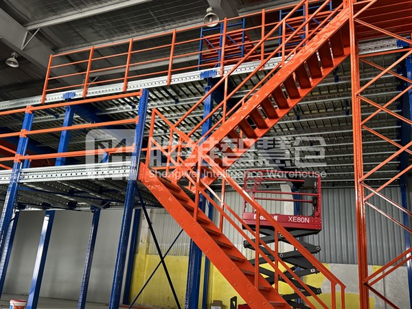 鋼平臺(tái)600.jpg 鋼平臺(tái)600.jpg