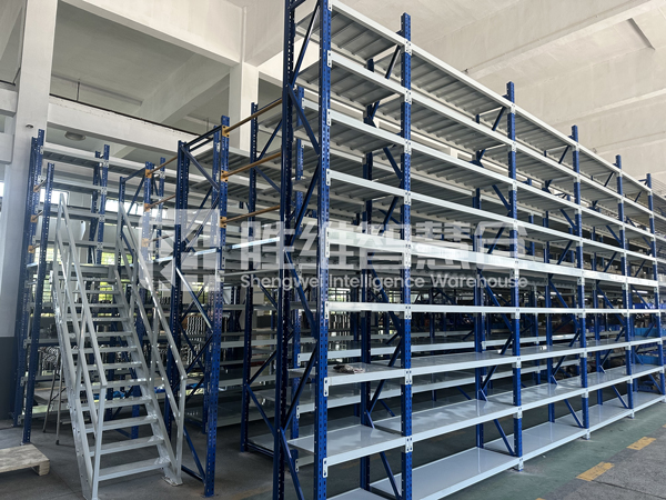 閣樓貨架600.jpg 閣樓貨架600.jpg