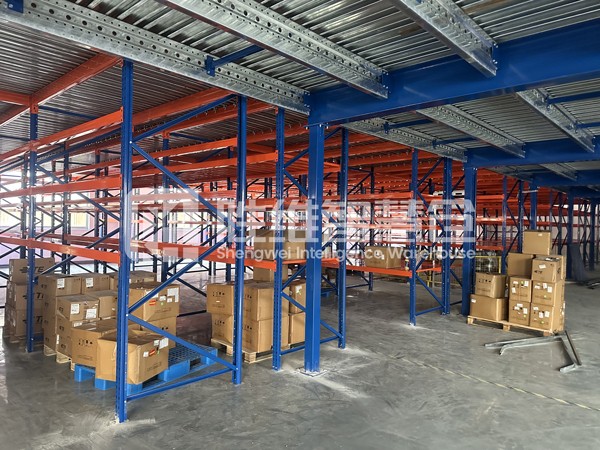 電子設(shè)備閣樓貨架600.jpg 電子設(shè)備閣樓貨架600.jpg