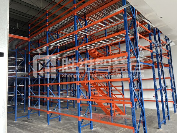 閣樓貨架600.jpg 閣樓貨架600.jpg